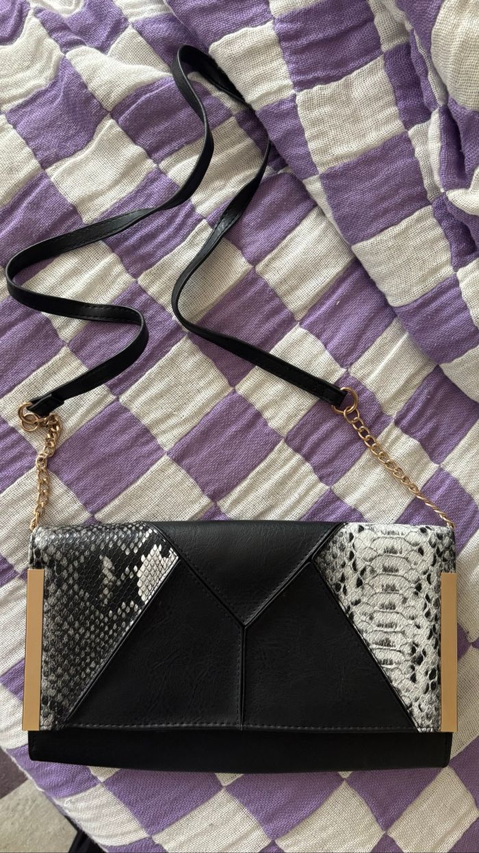 Petit sac à main noir doré et motif serpent
