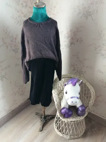 Pull fin marron manches bouffantes plissés au col avec pressions / placard de filles / (8 ans)