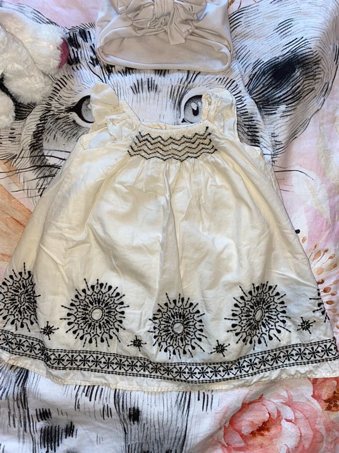 Robe doublée et fichu, taille 6-12 mois, marque Baby Gap. - photo numéro 2