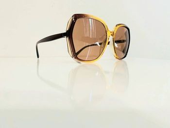 Lunette de soleil femme jaune marron et dorée UV protection catégorie 2