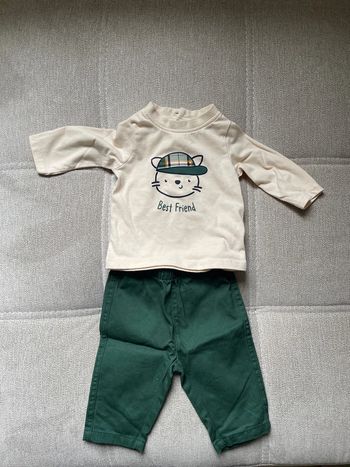Ensemble t-shirt et pantalon
