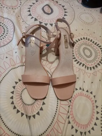 Superbes sandales neuves rose Primark 39