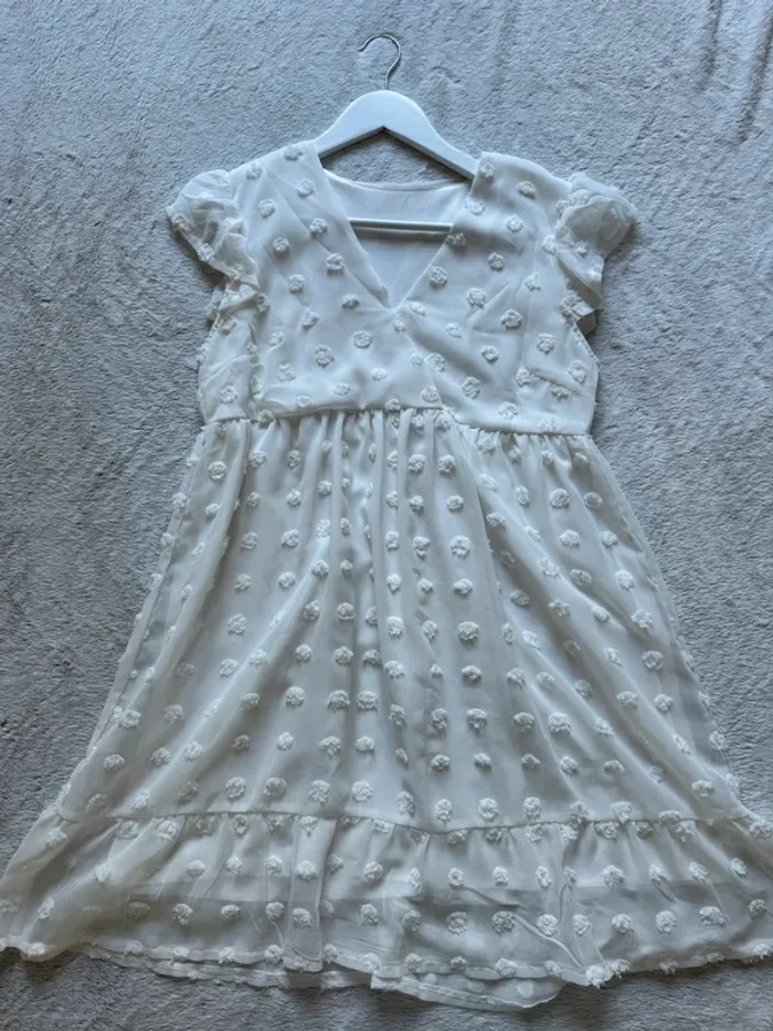 Robe blanche évasée voile fluide femme