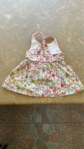 Petit haut à fleur taille 6/7 ans parfait état 100% coton