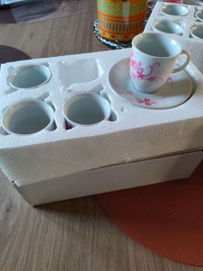 2 services à café neufs - photo numéro 2