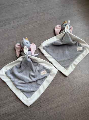 Lot 2 doudous Dumbo disney baby neufs sans étiquettes