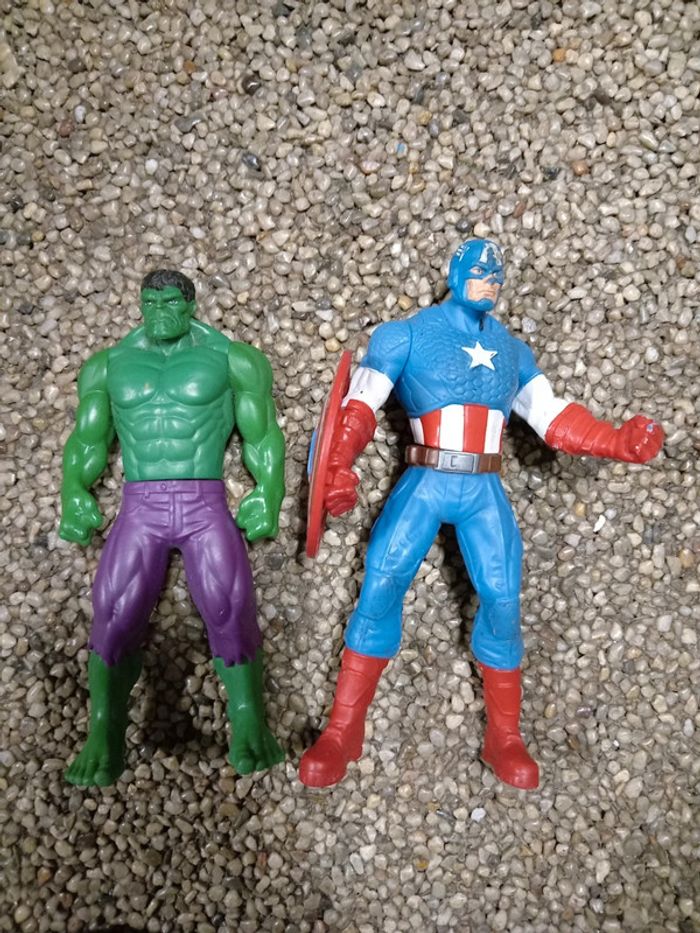 Lot de 2 petites figurines captain America et hulk