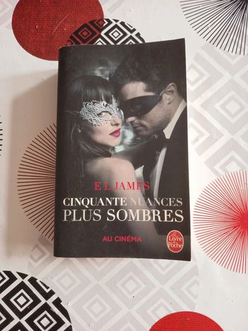 Livre cinquante nuances plus sombre