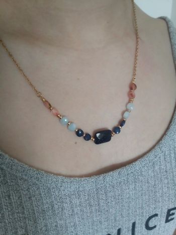 Collier unique en pierre 💙.