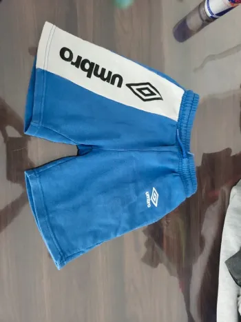 Short umbro 4/6ans