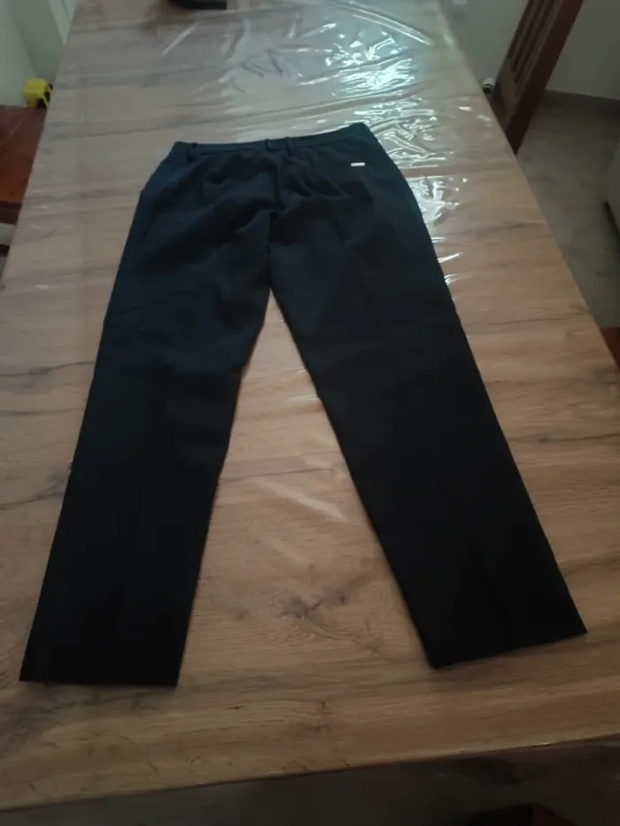 Pantalon droit SUD Express noir Taille 40. Le basique chic et tout confort ! - photo numéro 2