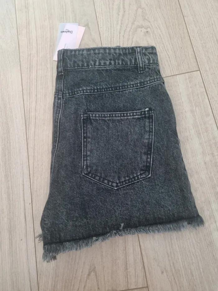 Short jean taille m - photo numéro 4