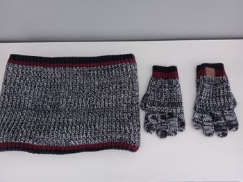 Ensemble tour de cou et gants neufs