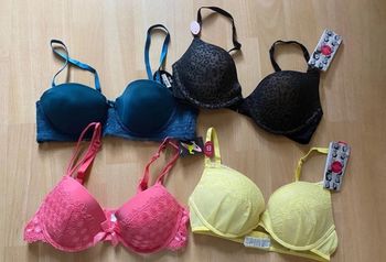 Lot 4 soutien-gorge soutien gorge Taille  90B Fr  Billet doux , un Préambule et un imprévu Neufs