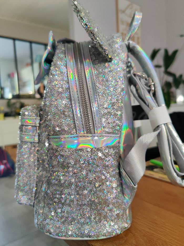Loungefly Minnie sequins iridescent LASR - photo numéro 4