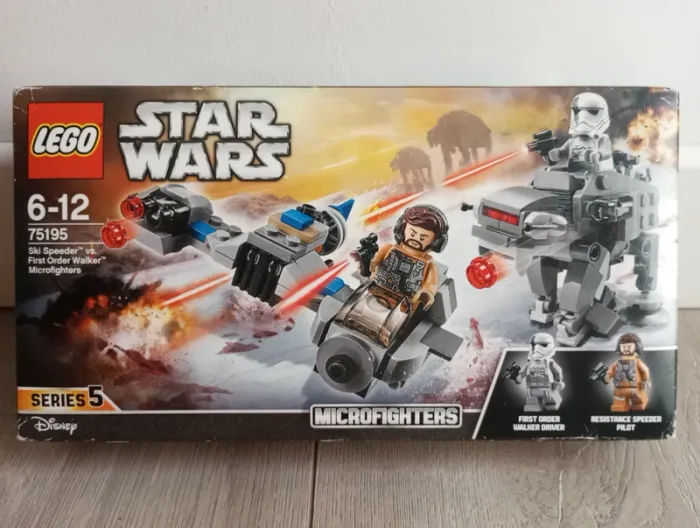 LEGO Star Wars 75195 : Microfighter Ski Speeder vs. Quadripode du Premier Ordre.