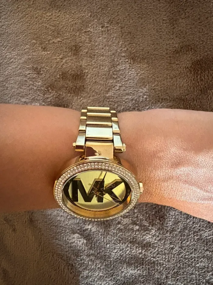 Montre femme Michael Kors doré en bon état - photo numéro 14