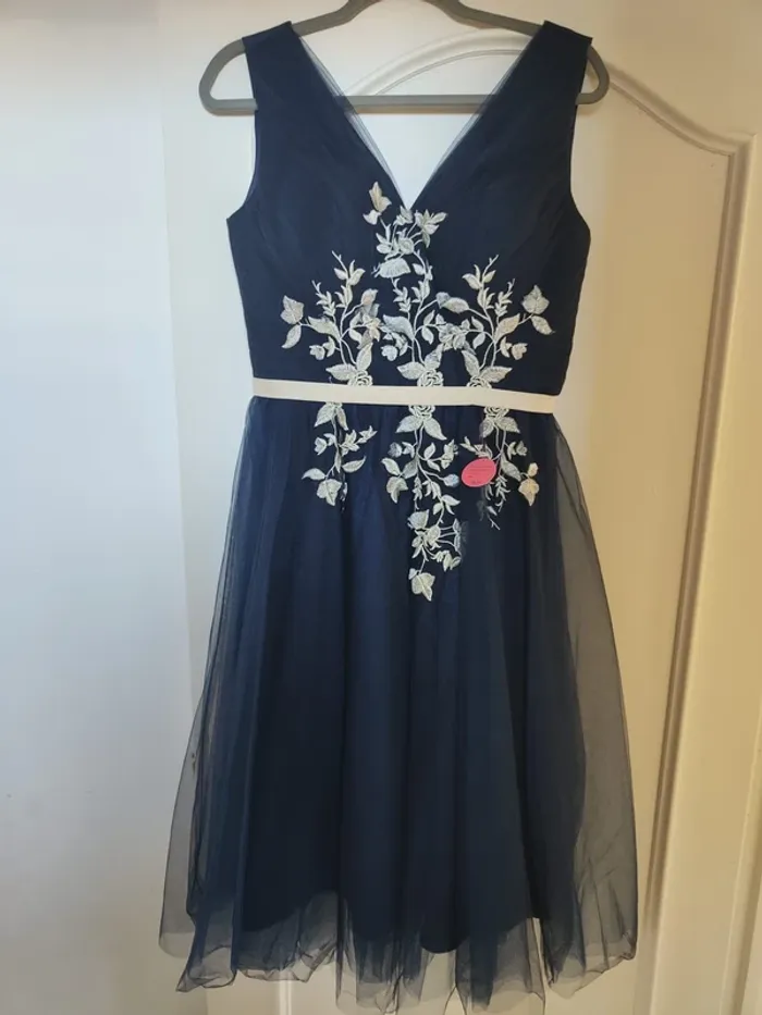 Magnifique robe neuve étiquettes