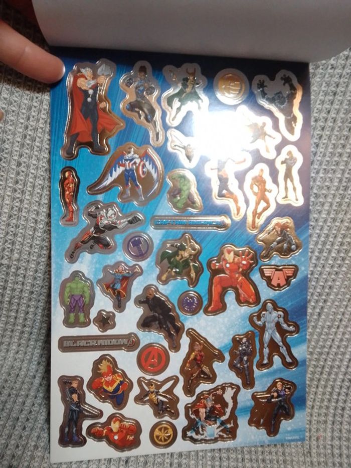 Livret de stickers holographiques "Avengers" Marvel - photo numéro 6