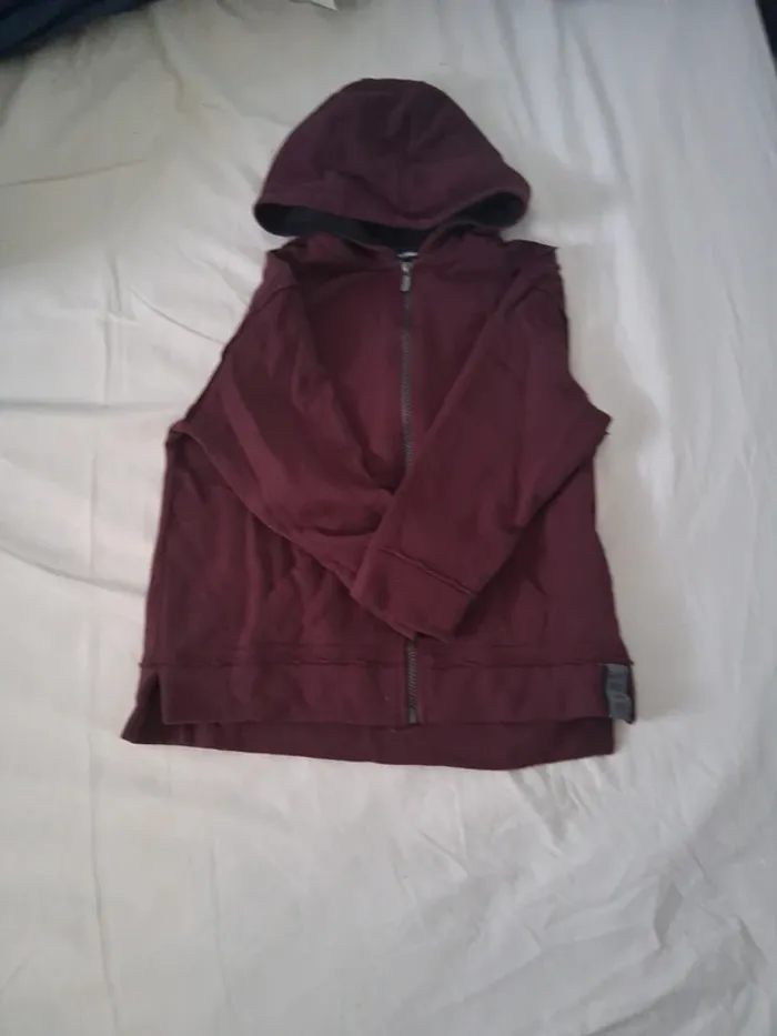 Sweat capuche garçon taille 10 ans