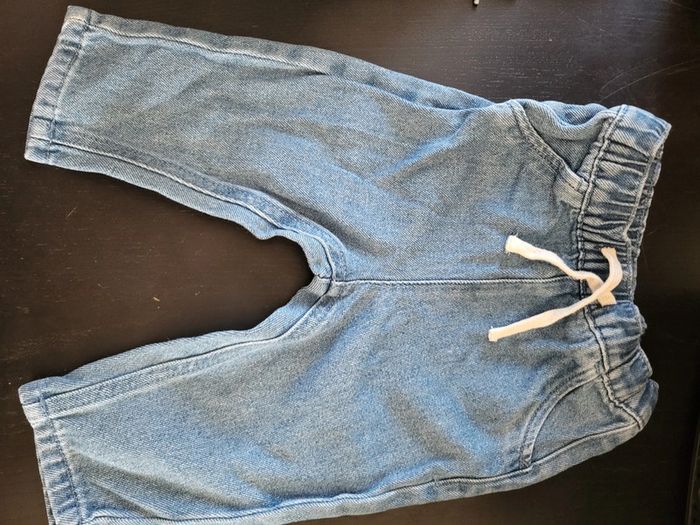 Jean léger taille 12 mois