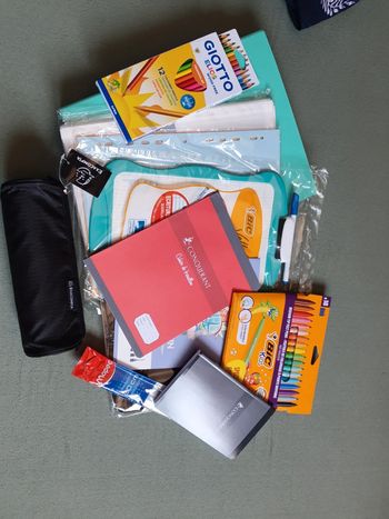 Lot complet de fournitures scolaires