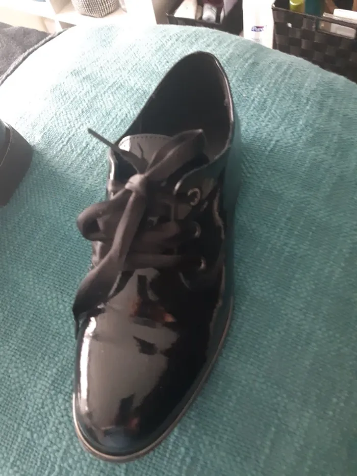 Derbies vernies - photo numéro 2