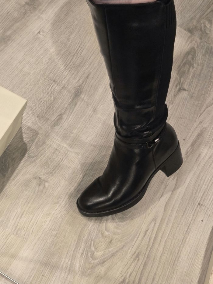 Bottes en simili noir P38,5/39 neuves - photo numéro 9