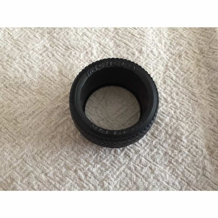 pneu arrière michelin pièce miniature dodge viper RT10 1/18 1/18e 1/18eme burago