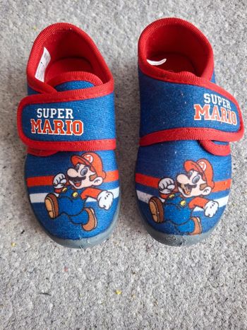 Chaussons super Mario bleus et rouges 24