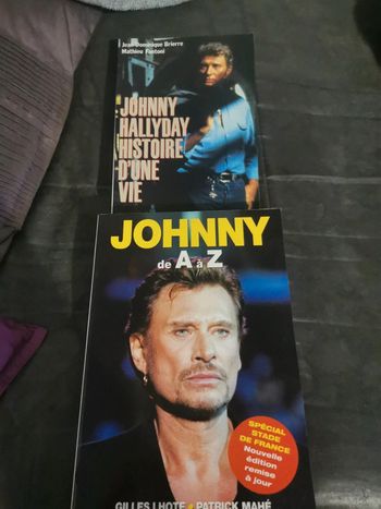 Lot de livre sur johnny hallyday