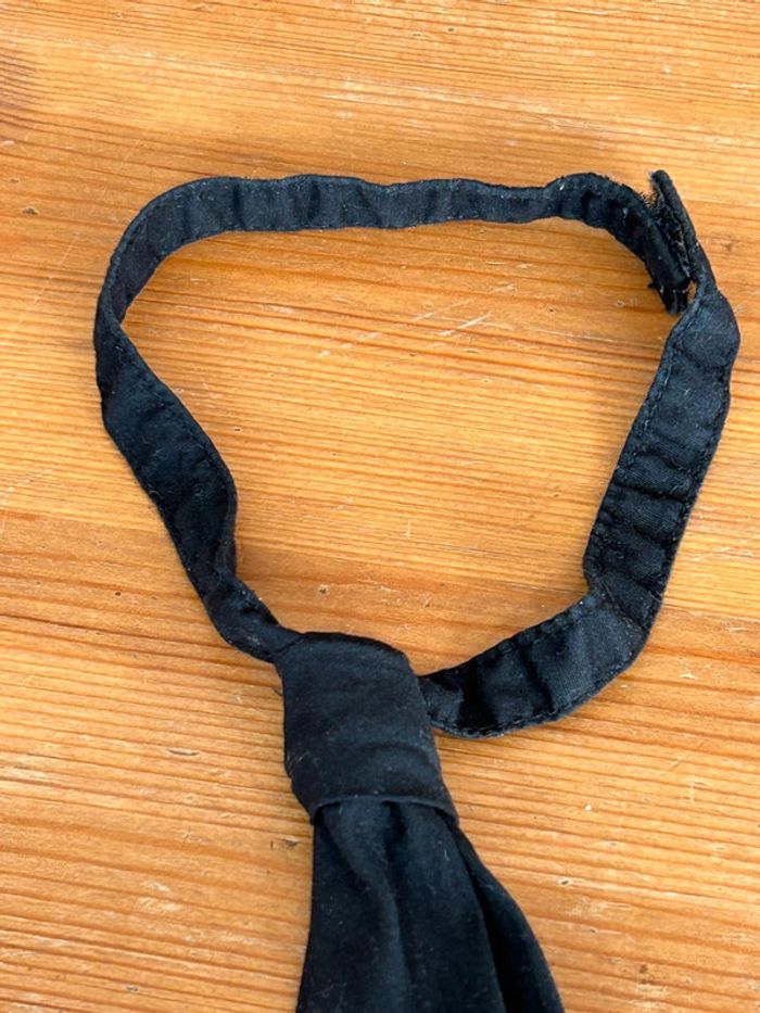Cravate noire enfant à scratch tour de cou ~30cm - photo numéro 2