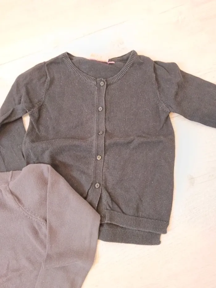 Lot 2 gilets a boutons 4 ans - photo numéro 3