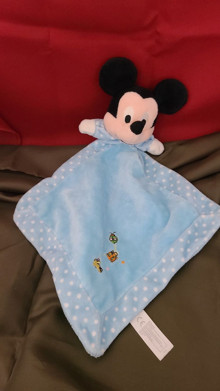 Disney doudou mickey souris plat losange bleu blanc pois coccinelle
