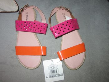 sandale fille neuve taille 34