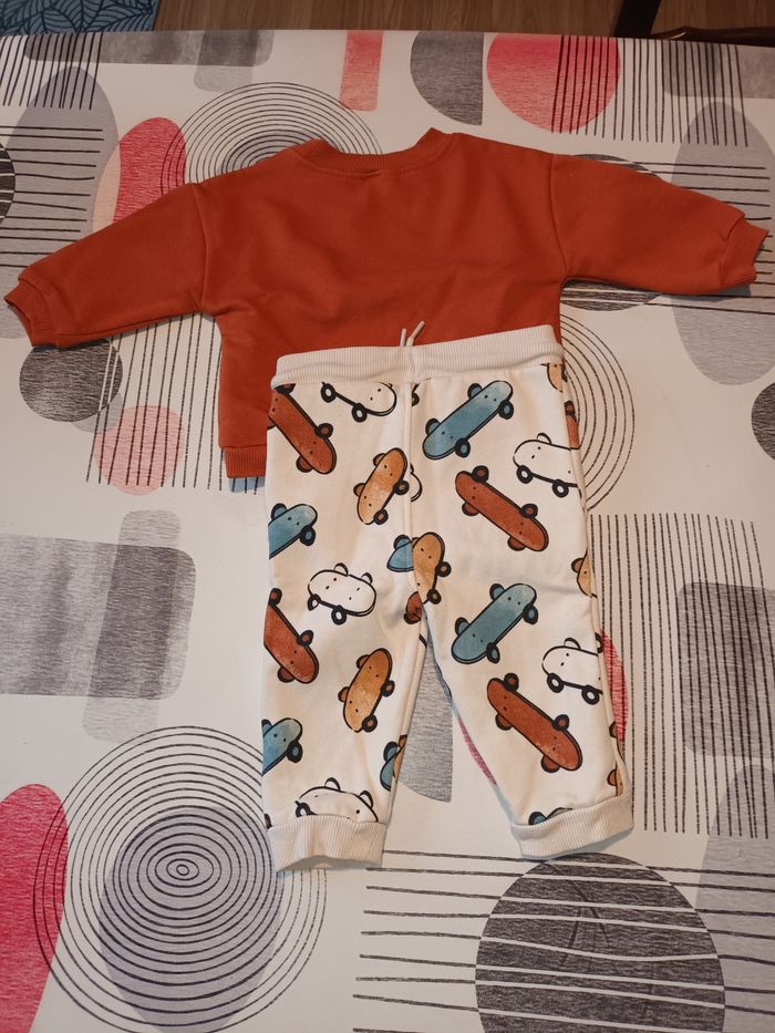 Tenue ensemble 🛹 comme Neuf Taille 6 mois - photo numéro 5