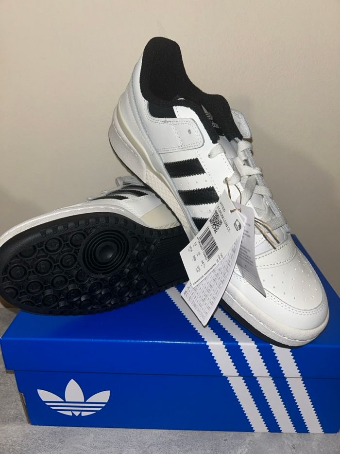 Adidas Forum Low – NEUVES avec étiquette (44 ⅔) - photo numéro 4