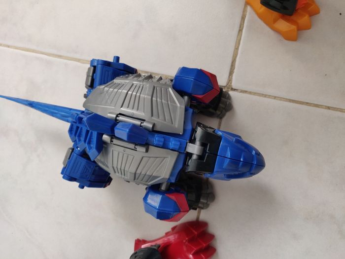 Dinosaures/dragons transformers - photo numéro 2