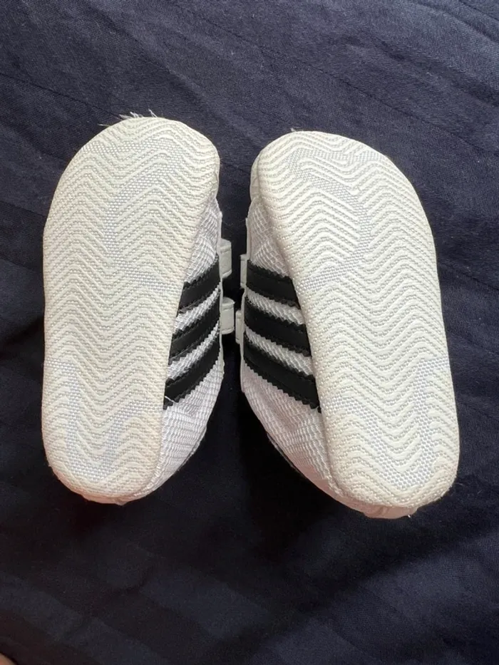 Chaussures/ baskets Adidas superstar blanche taille 17 très bon état - photo numéro 6