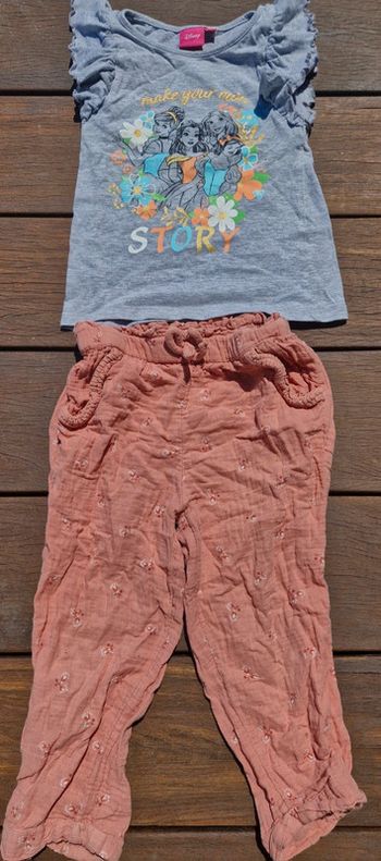 Ensemble pantalon gaze de coton Vertbaudet et débardeur Disney