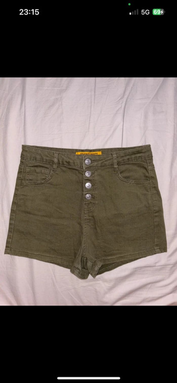 Short kaki à boutons uni - photo numéro 6