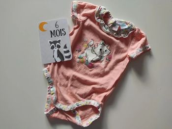 Body manches courtes taille 6 mois