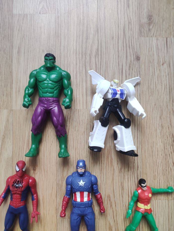 Lot de figurines Marvel et autre - photo numéro 3