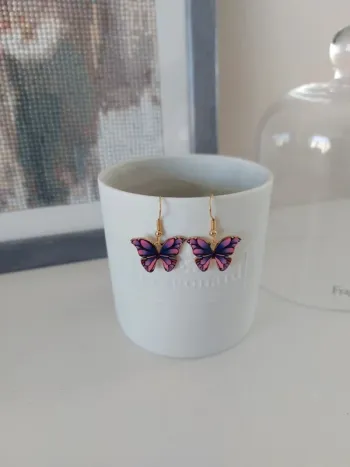🦋 Boucles d'oreilles papillon violette