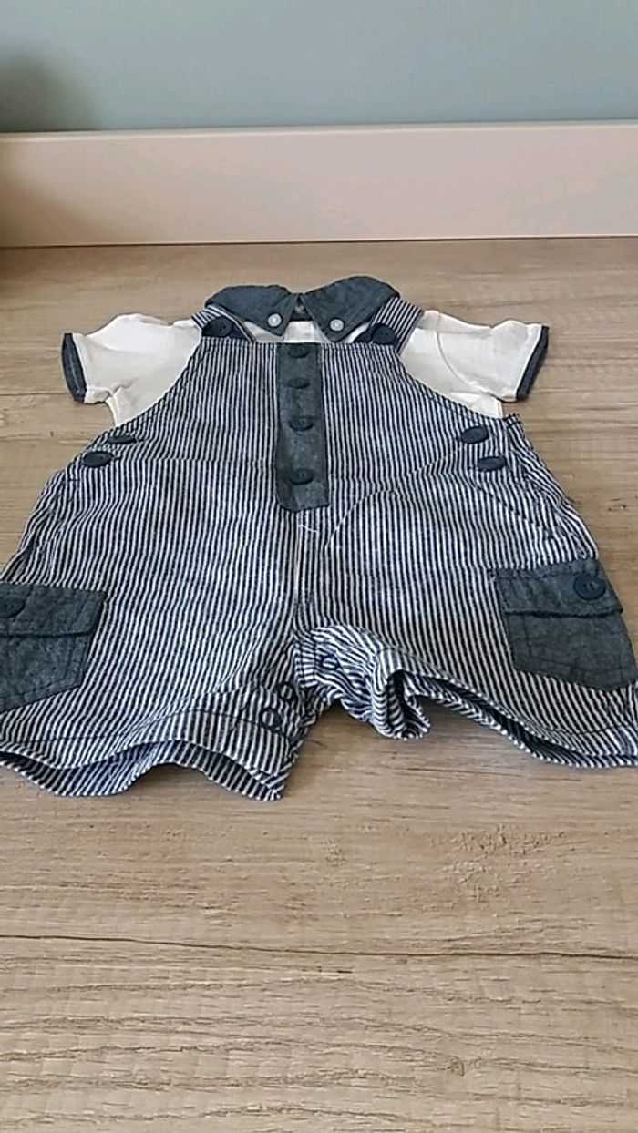 Ensemble 12 mois salopette et tee shirt