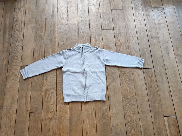 Gilet zippé garçon taille 5 ans.