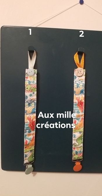 Attache tétines dinosaure