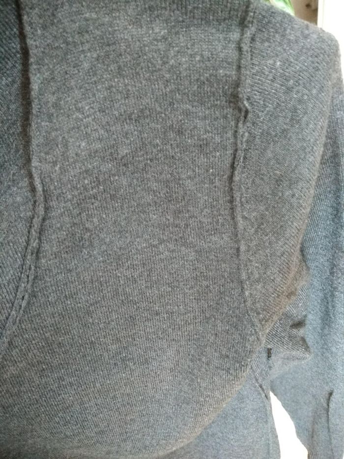 Pull gris coutures apparentes - photo numéro 3