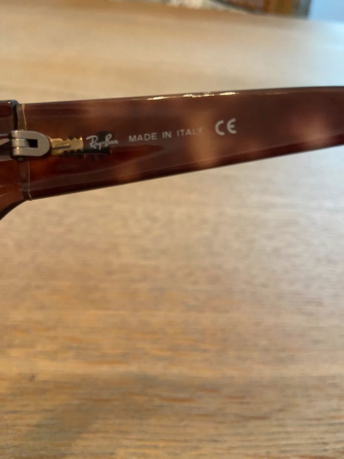 Paire de lunettes de soleil Ray-Ban brun foncé écaille modèle RB 4062 642/71 - photo numéro 8