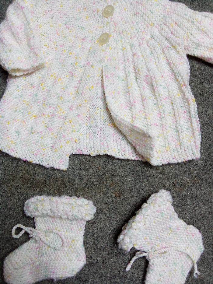 Ensemble layette bébé tricoté main 3-6 mois - photo numéro 2